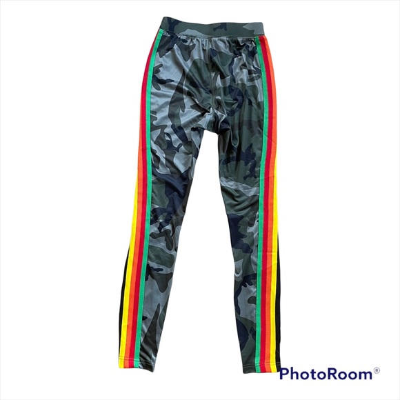Pam and Gela Juicy Athletic Leggings Camo with Color Stripes on sides - Picture 1 of 11